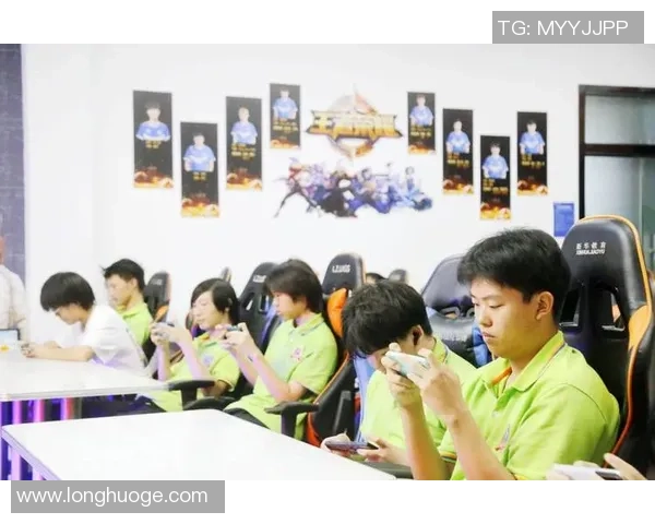 电竞教育者在校园内传授电竞知识与技能的探索与实践